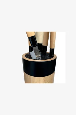 Flexibelt knivblock i björk. Ø 13 cm höjd 24 cm.