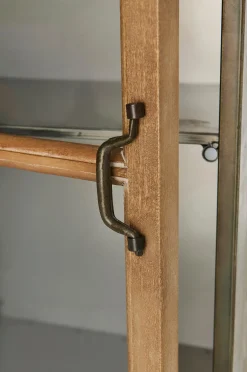 Korkea kaappi Egil