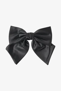 Kynsllä kcLorana Bow