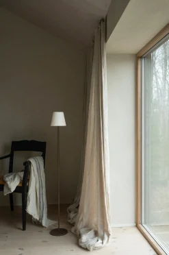 Lattiavalaisin Tyra kannettava