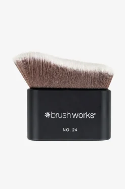 No. 24 Blending Face & Body Brush
