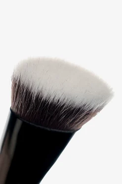 No. 11 Flat Top Contour Brush