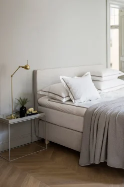 Sängynpääty Alexandra Linen