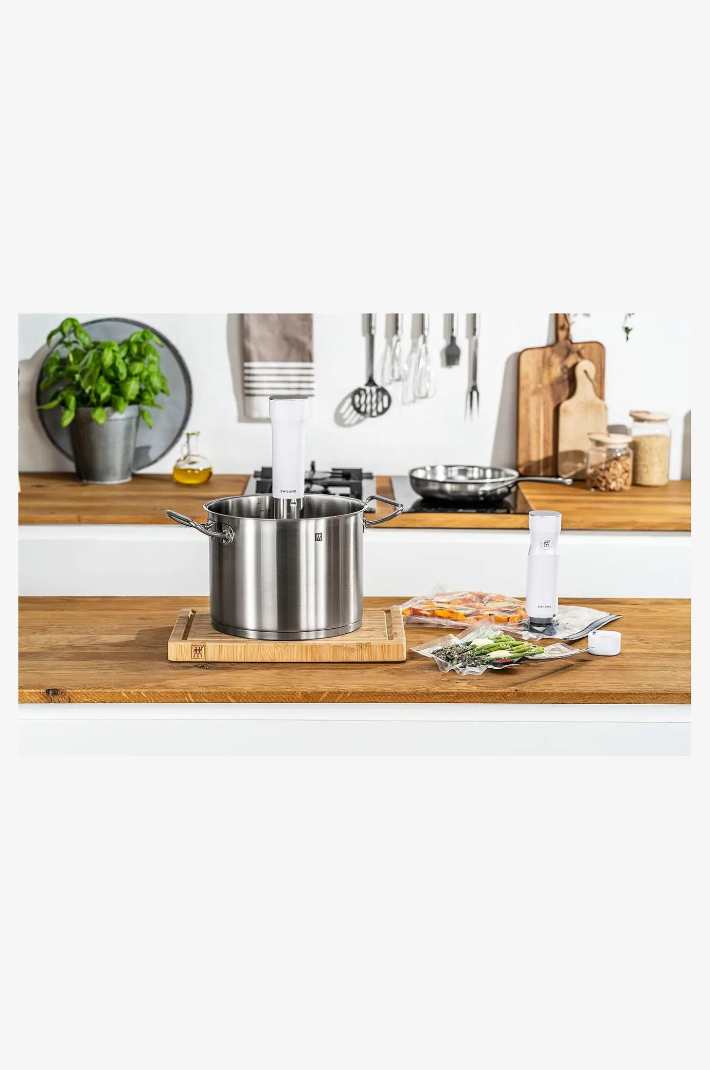 Sous vide -kypsennin Enfinigy 1 200 wattia
