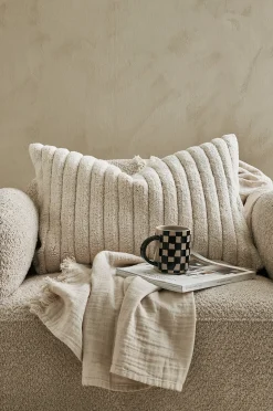 Tyynynpäällinen Nina