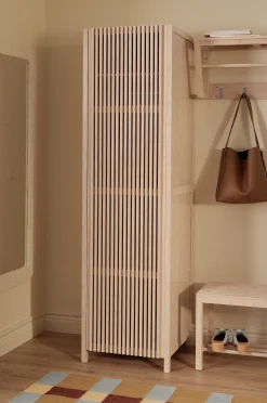 Vaatekaappi Stripe